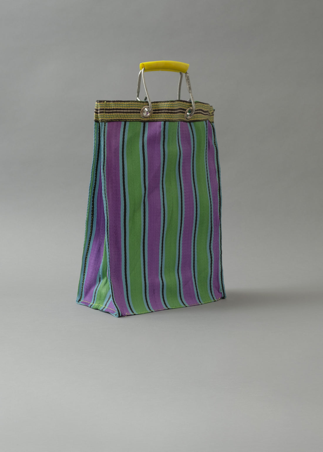 SAC TOTE RAYÉ - HAUT & FIN - VERT & PURPLE - PLASTIQUE RECYCLÉ - PUEBCO