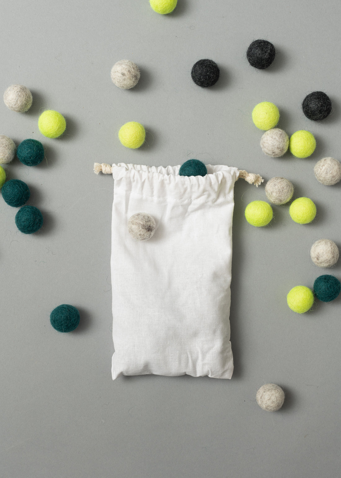SAC DE 40 BOULES POUR LANCE-PIERRE - LAINE FEUTREE - LUCISTNICE