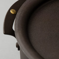 CASSEROLE AVEC COUVERCLE - "FER NOIR REPOUSSE" - ⌀ 20 CM - NETHERTON FOUNDRY