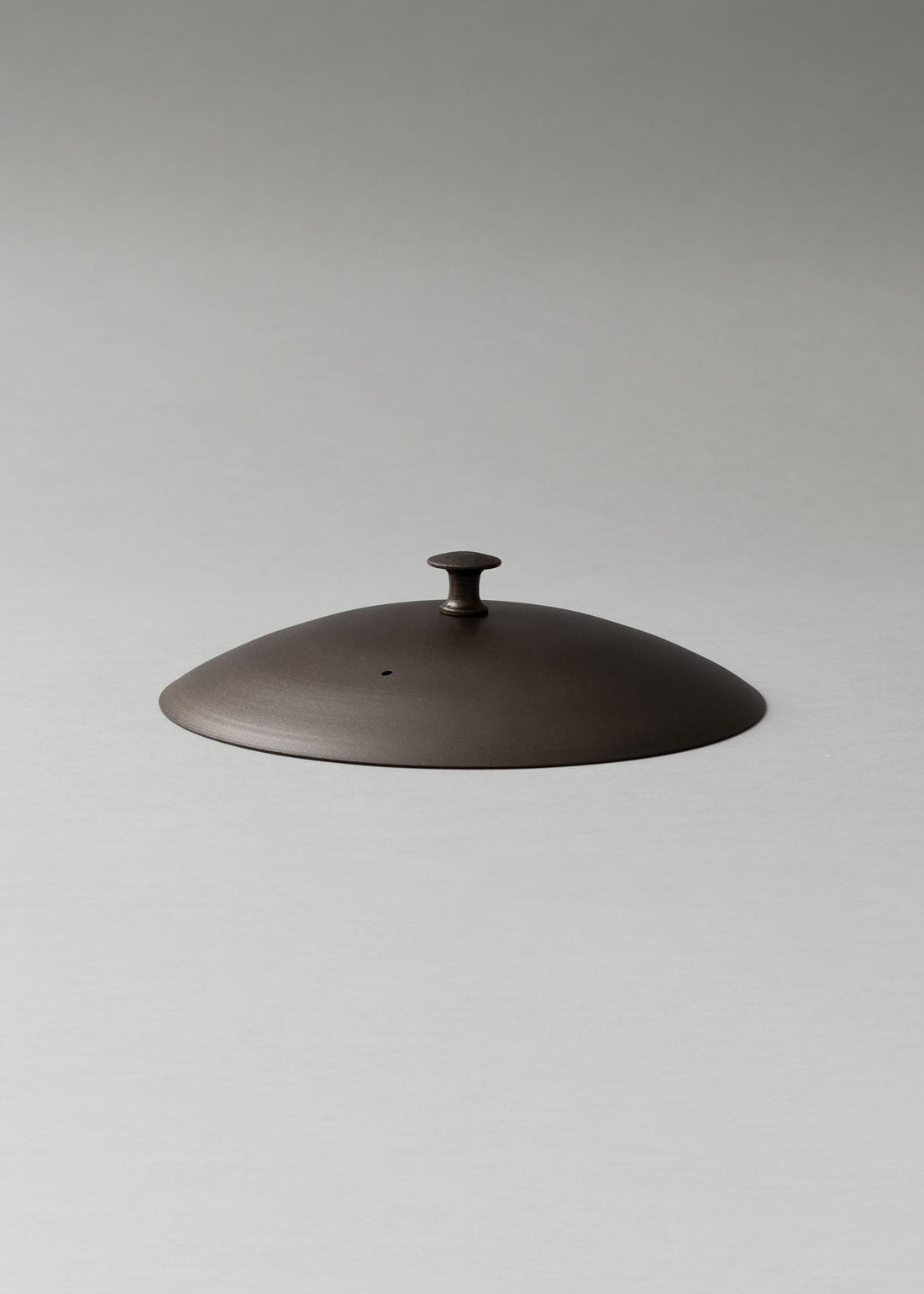 COUVERCLE EN "FER NOIR REPOUSSÉ" - ⌀ 30 cm - NETHERTON FOUNDRY