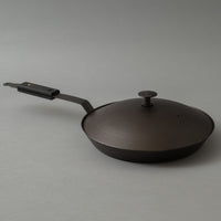 COUVERCLE EN "FER NOIR REPOUSSÉ" - ⌀ 30 cm - NETHERTON FOUNDRY