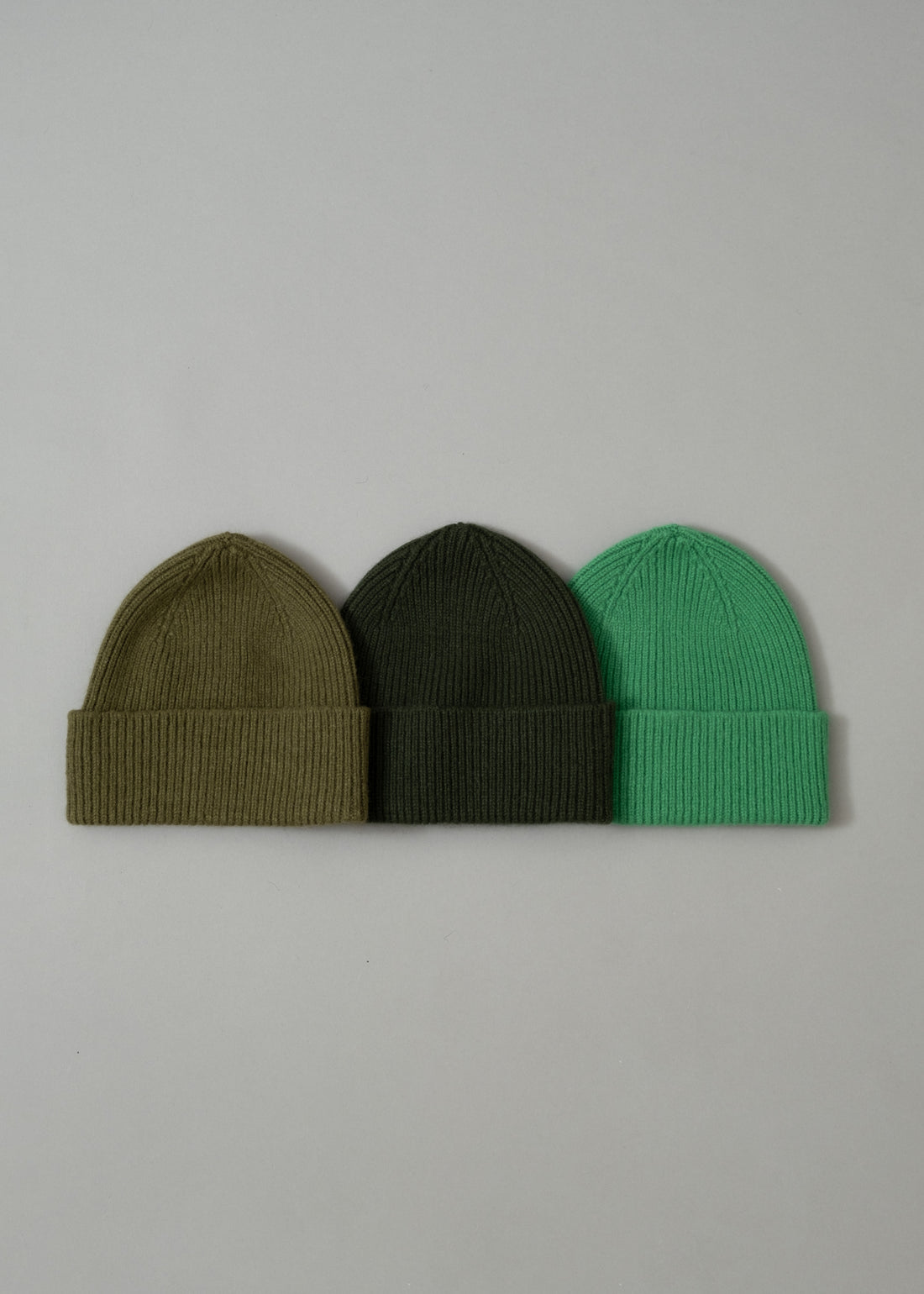 BONNET "BARRA" UNISEXE - LAINE D'AGNEAU / ANGORA - TONS VERTS - MACKIE