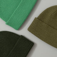 BONNET "BARRA" UNISEXE - LAINE D'AGNEAU / ANGORA - TONS VERTS - MACKIE