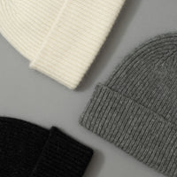 BONNET "BARRA" UNISEXE - LAINE D'AGNEAU / ANGORA - TONS NEUTRES - MACKIE