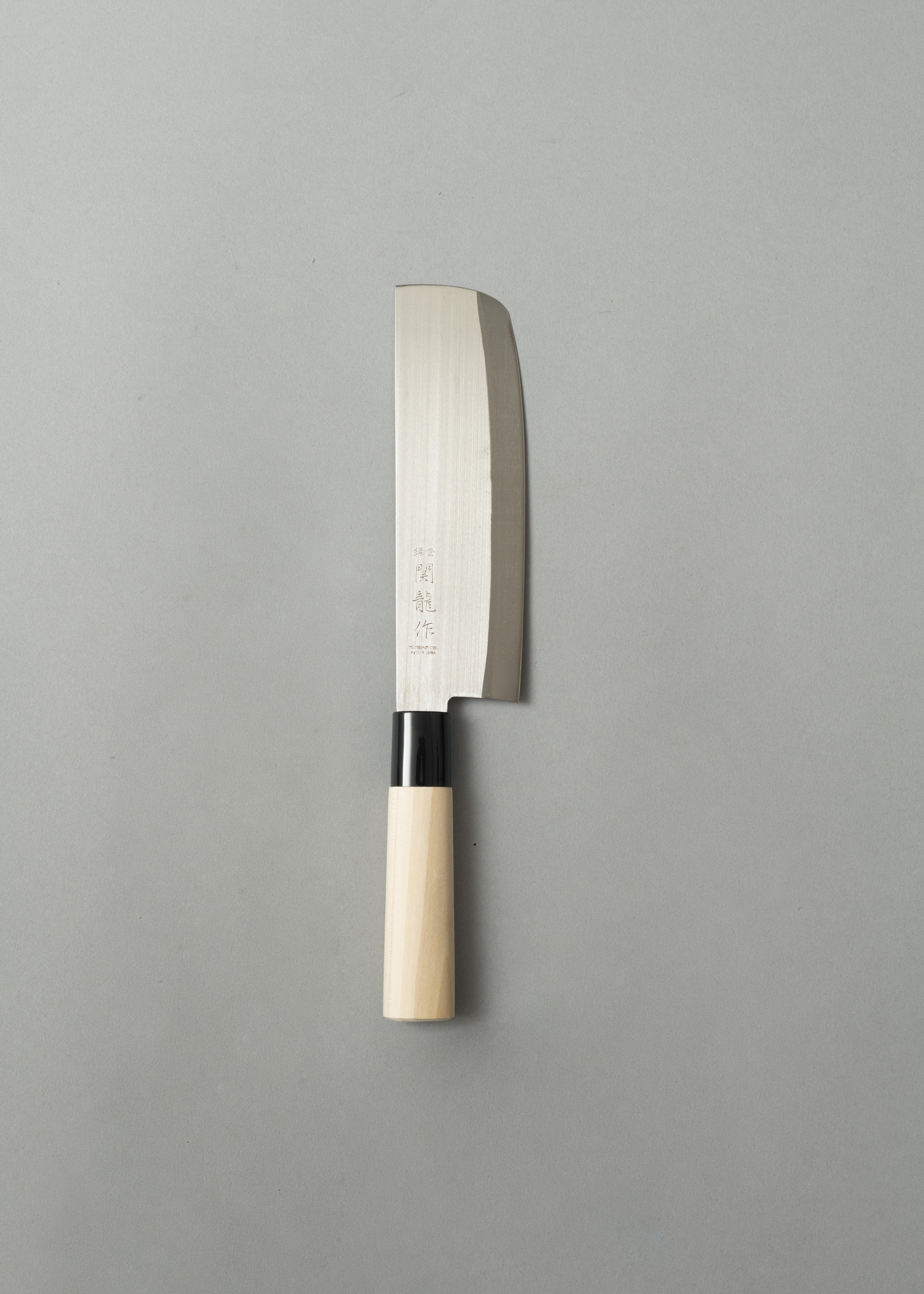 Nakiri le couteau à légumes japonais classique.