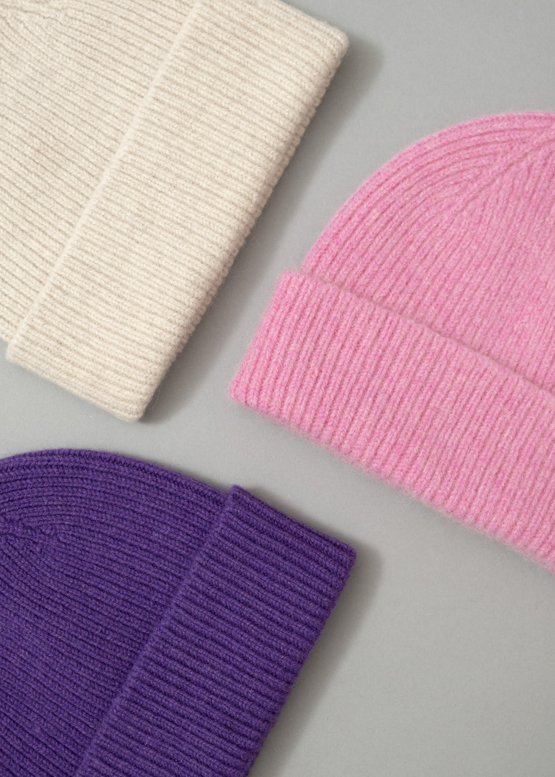 BONNET "BARRA" UNISEXE - LAINE D'AGNEAU / ANGORA - TONS VIFS - MACKIE