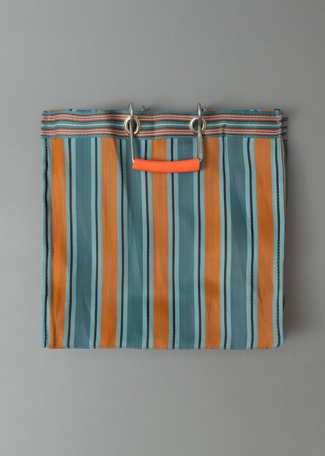 SAC TOTE RAYÉ - CARRÉ - BLEU & ORANGE - PLASTIQUE RECYCLÉ - PUEBCO