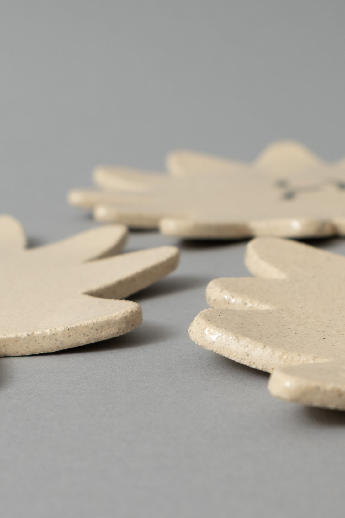 ASSIETTE MASCOTTE - "WOODY" - GRES CHAMOTTE - LÉA BALDASSARI X MAGASIN VIVANT!