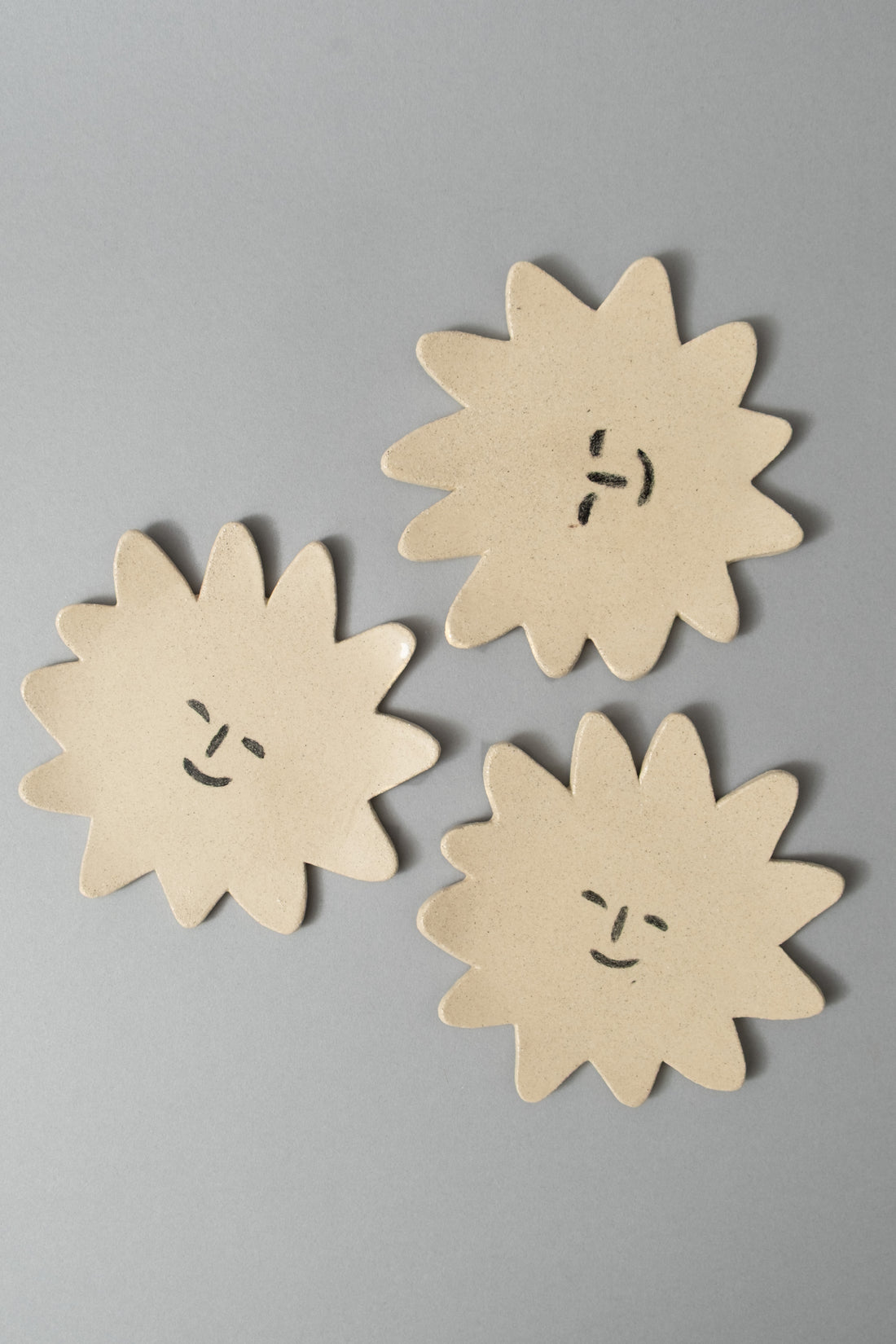 ASSIETTE MASCOTTE - "WOODY" - GRES CHAMOTTE - LÉA BALDASSARI X MAGASIN VIVANT!