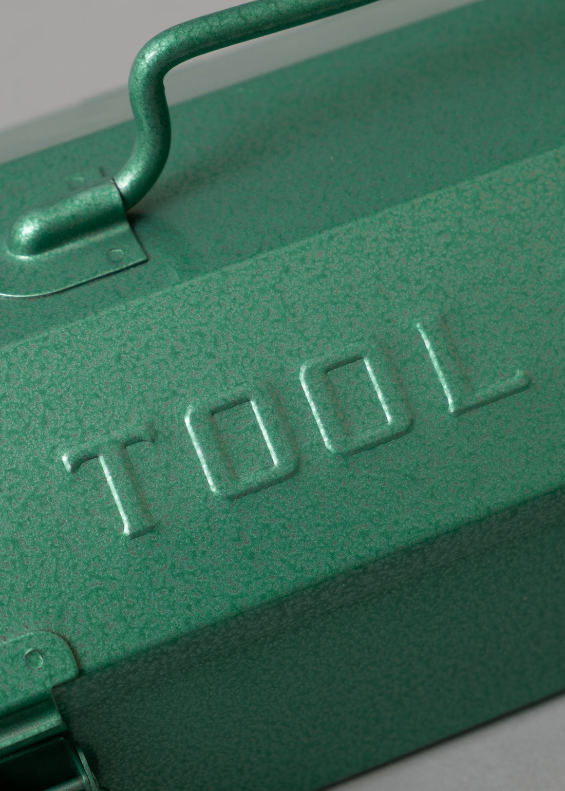 BOITE A OUTILS - TY-3 - VERT MÉTALLISÉ - OUTINOMI x MAGASIN VIVANT!