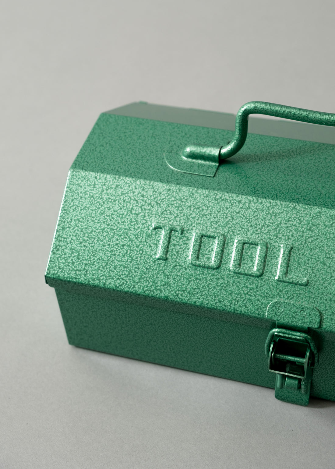 BOITE A OUTILS - TY-1 - VERT MÉTALLISÉ - OUTINOMI x MAGASIN VIVANT!