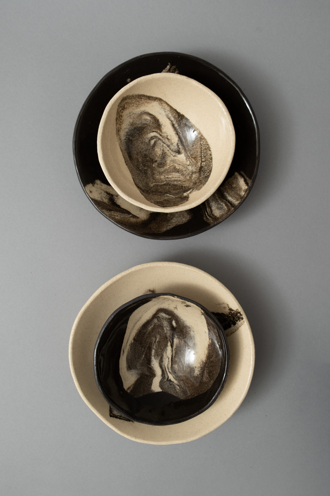 ASSIETTE EN TERRE MÊLÉE - "SERIE MANGEOIRES" - NOIR - LÉA BALDASSARI X MAGASIN VIVANT!