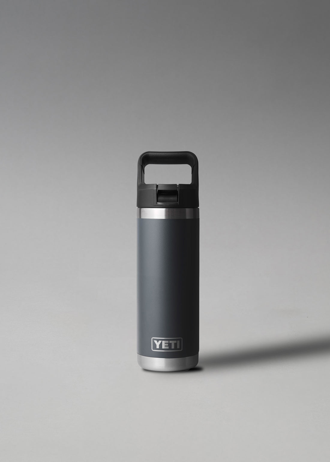 GOURDE ISOTHERME - RAMBLER 18 OZ STRAW BOTTLE - 532 ML - CHARCOAL - YETI