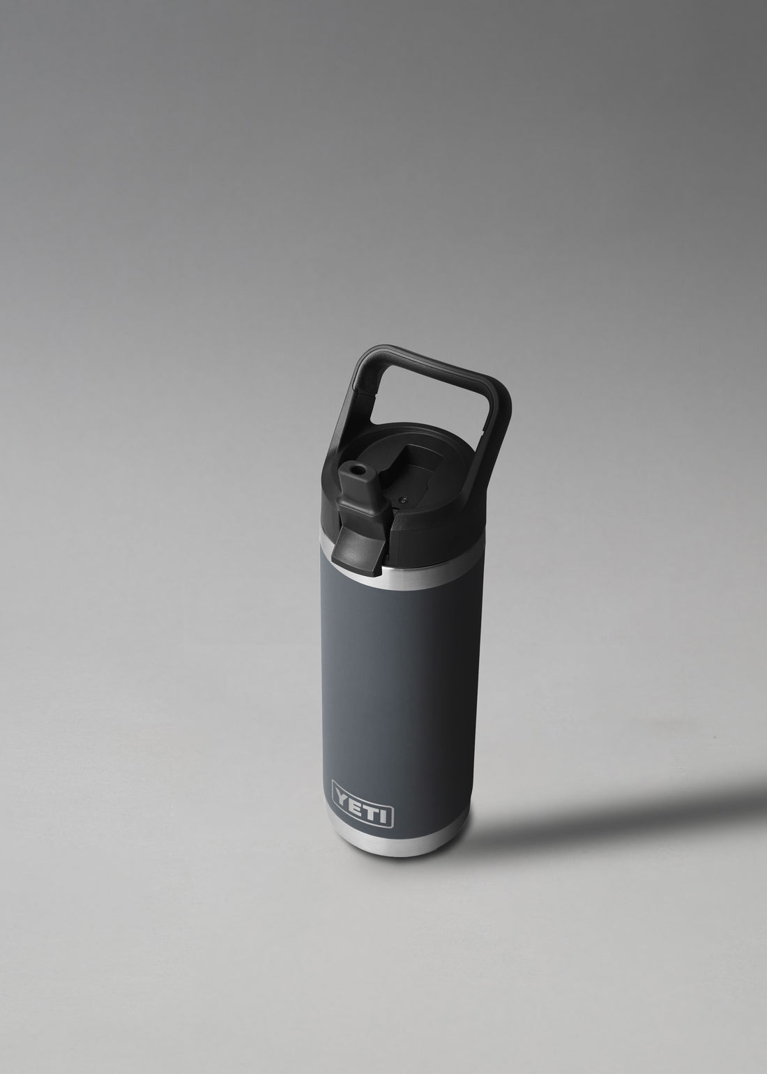 GOURDE ISOTHERME - RAMBLER 18 OZ STRAW BOTTLE - 532 ML - CHARCOAL - YETI