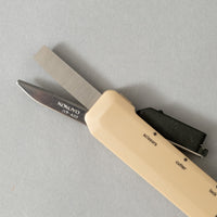 HAKOAKE - CUTTER / CISEAUX HYBRIDE 2 EN 1 - BEIGE - LAME "CLASSIQUE" - KOKUYO