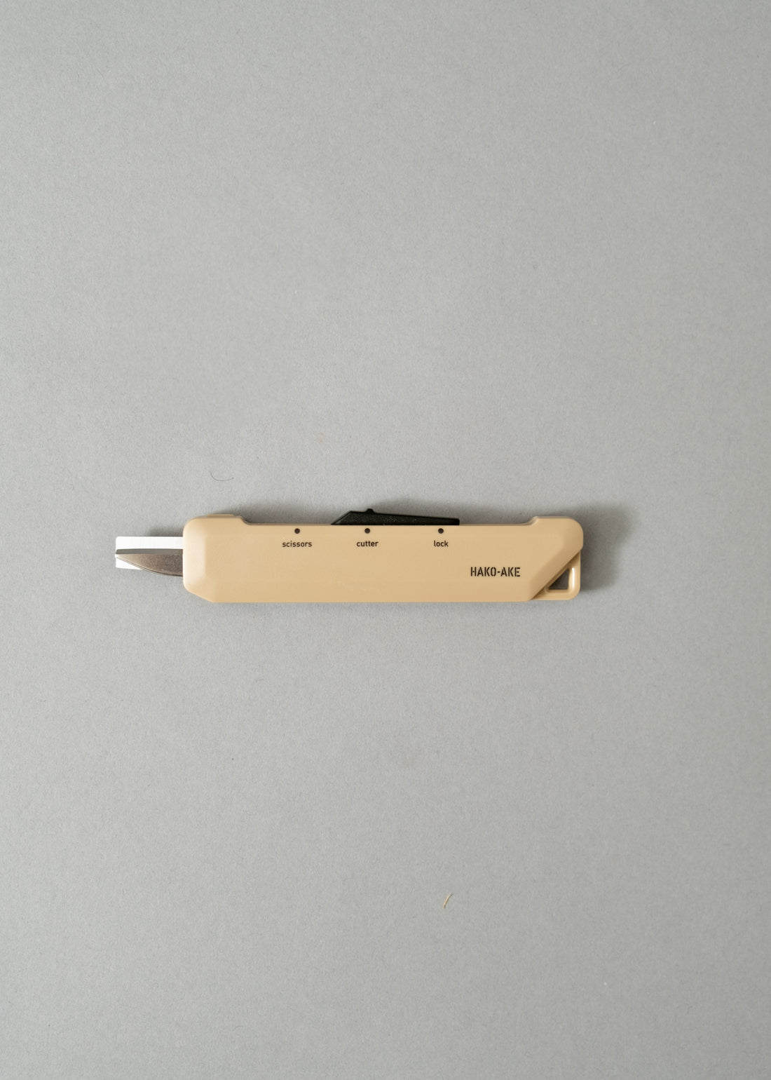 HAKOAKE - CUTTER / CISEAUX HYBRIDE 2 EN 1 - BEIGE - LAME "CLASSIQUE" - KOKUYO