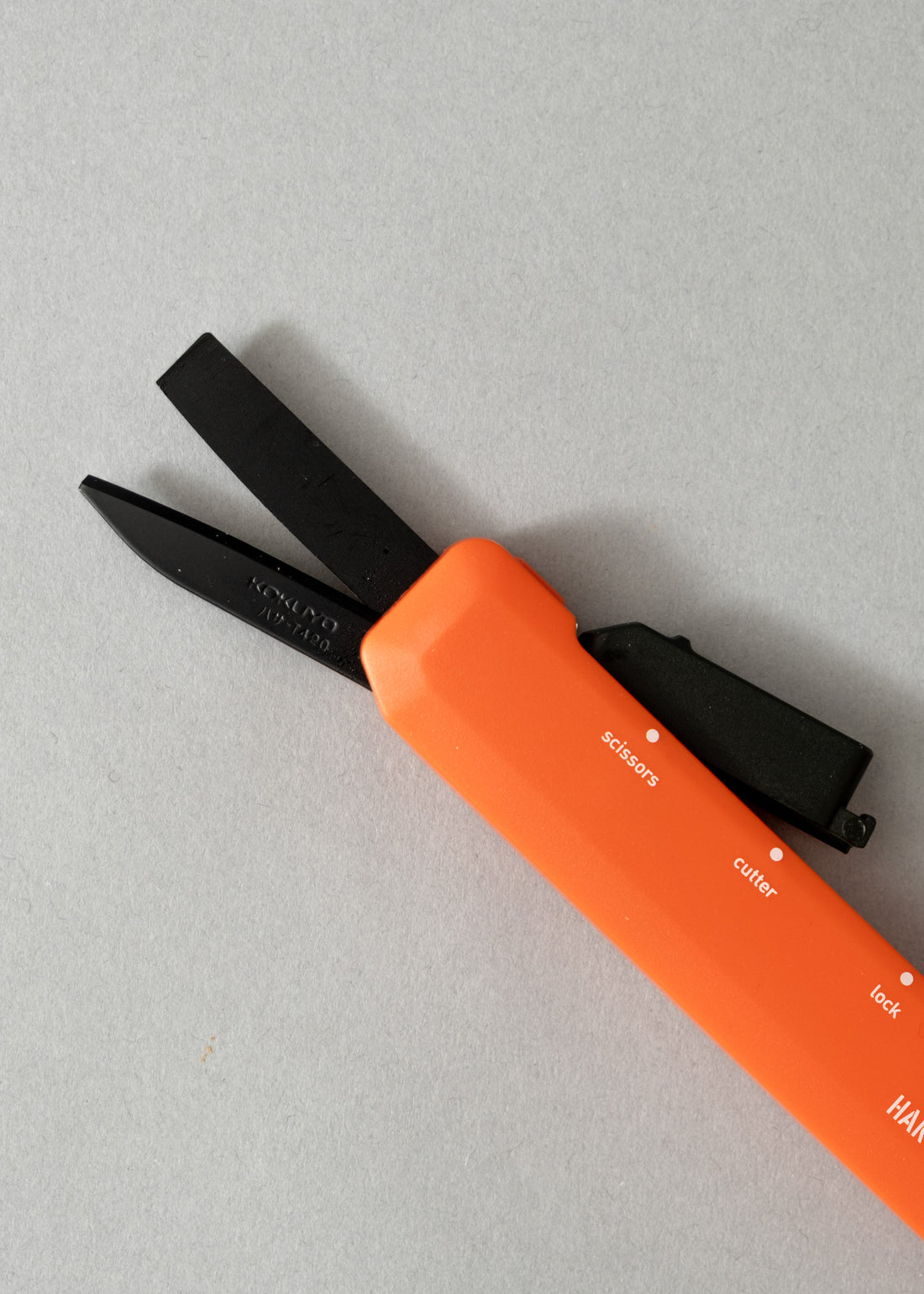 HAKOAKE - CUTTER / CISEAUX HYBRIDE 2 EN 1 - ORANGE - LAME "TITANE" - KOKUYO
