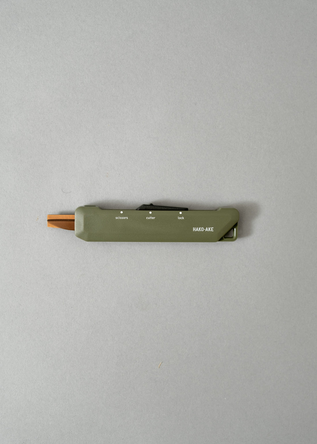 HAKOAKE - CUTTER / CISEAUX HYBRIDE 2 EN 1 - KAKI - LAME "TITANE" - KOKUYO