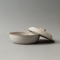COCOTTE EN ACIER EMAILLE - 2 L - KAKOMI ENAMEL POT - SAND BEIGE - KINTO