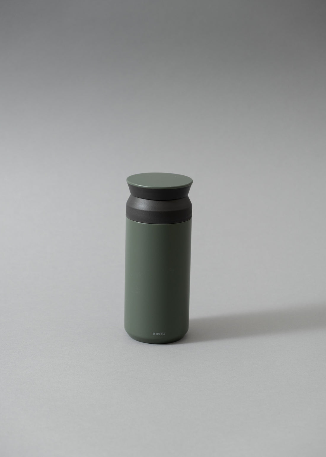 TRAVEL TUMBLER - GOURDE ISOTHERME - 350 ML - ASH GREEN - KINTO