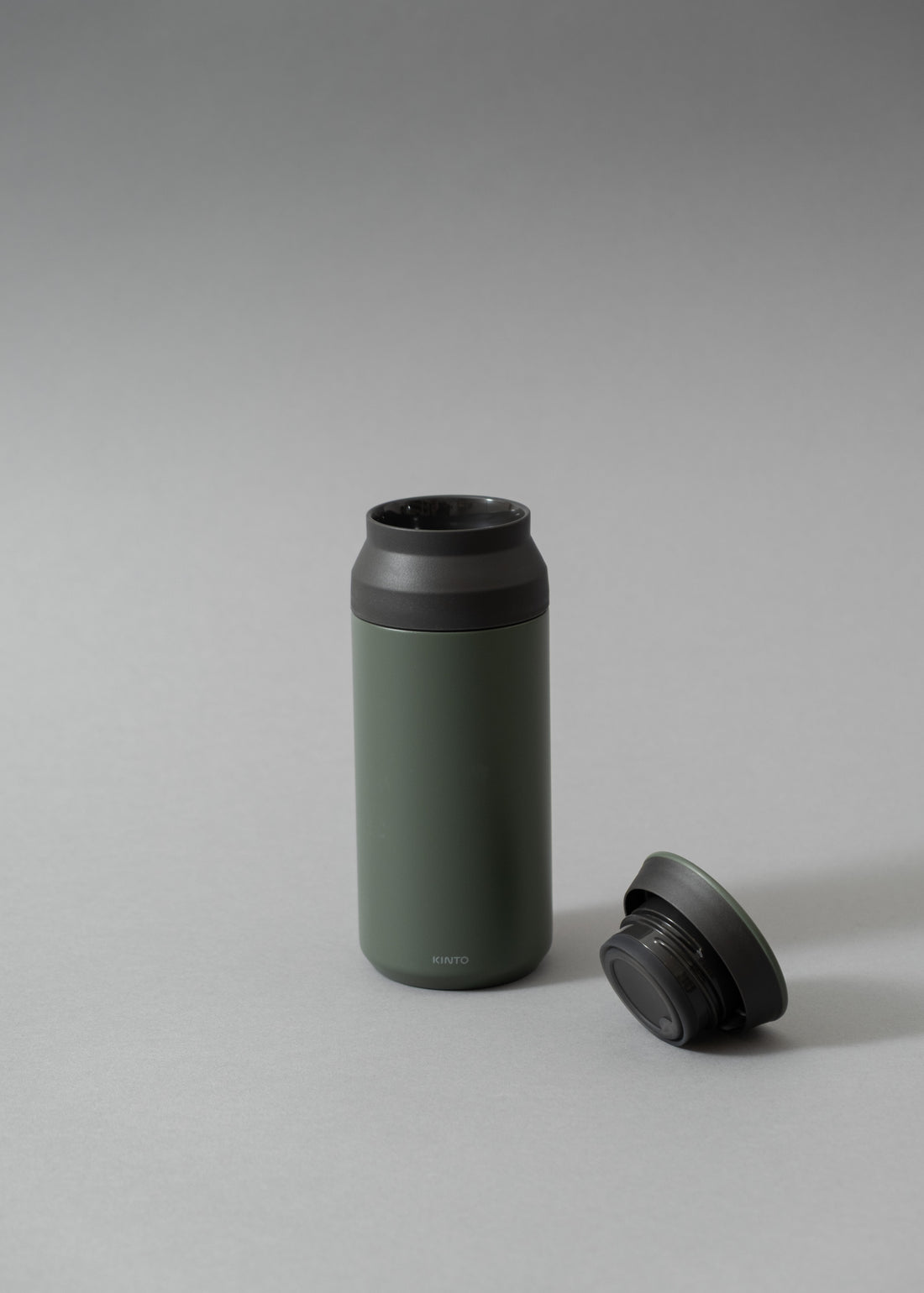 TRAVEL TUMBLER - GOURDE ISOTHERME - 350 ML - ASH GREEN - KINTO