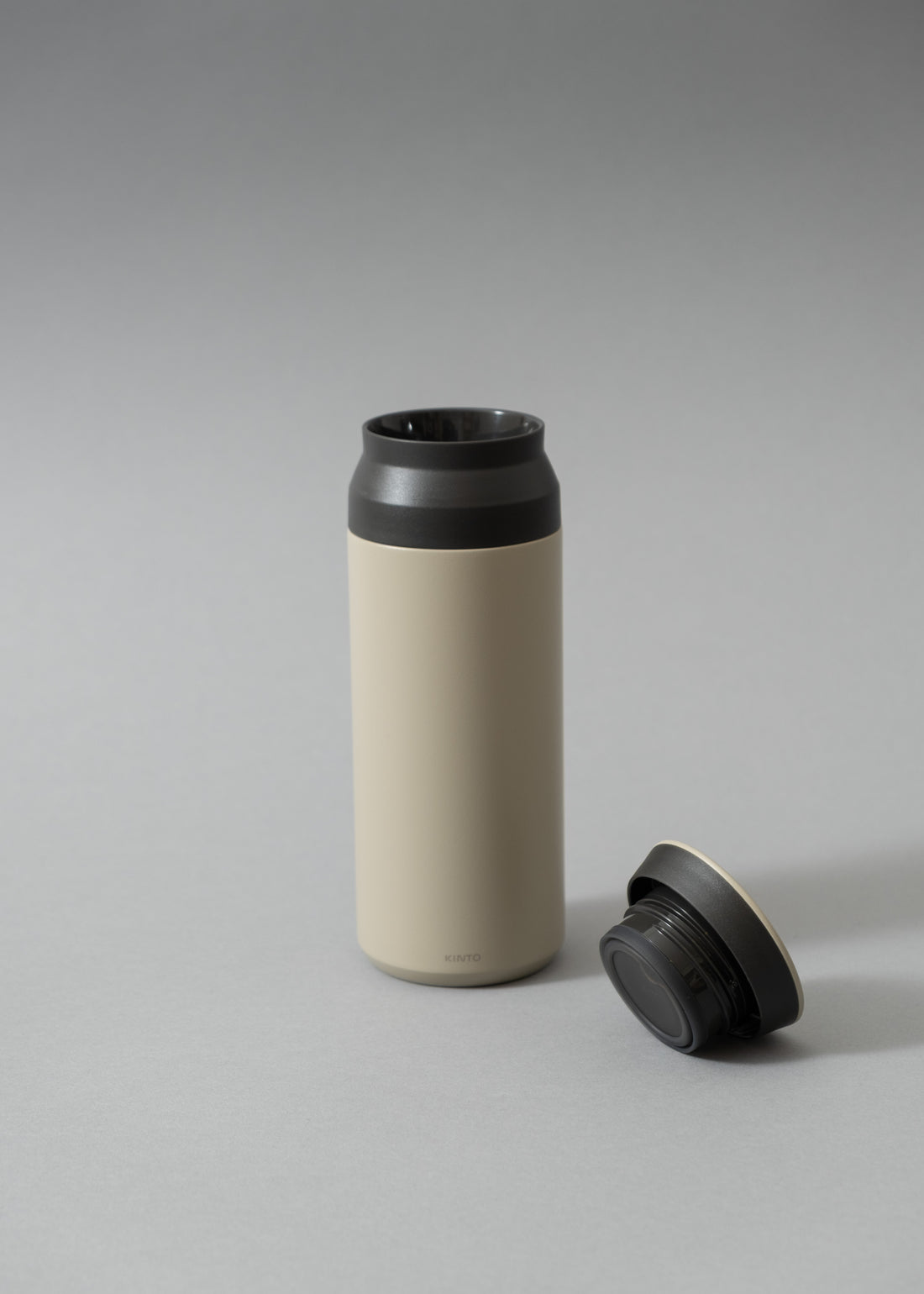 TRAVEL TUMBLER - GOURDE ISOTHERME - 500 ML - SAND BEIGE - KINTO