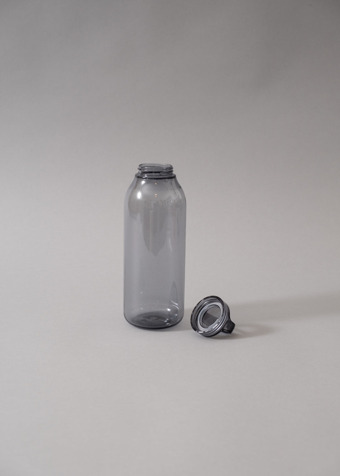 WATER BOTTLE  - GOURDE - 950 ML - SMOKE - KINTO