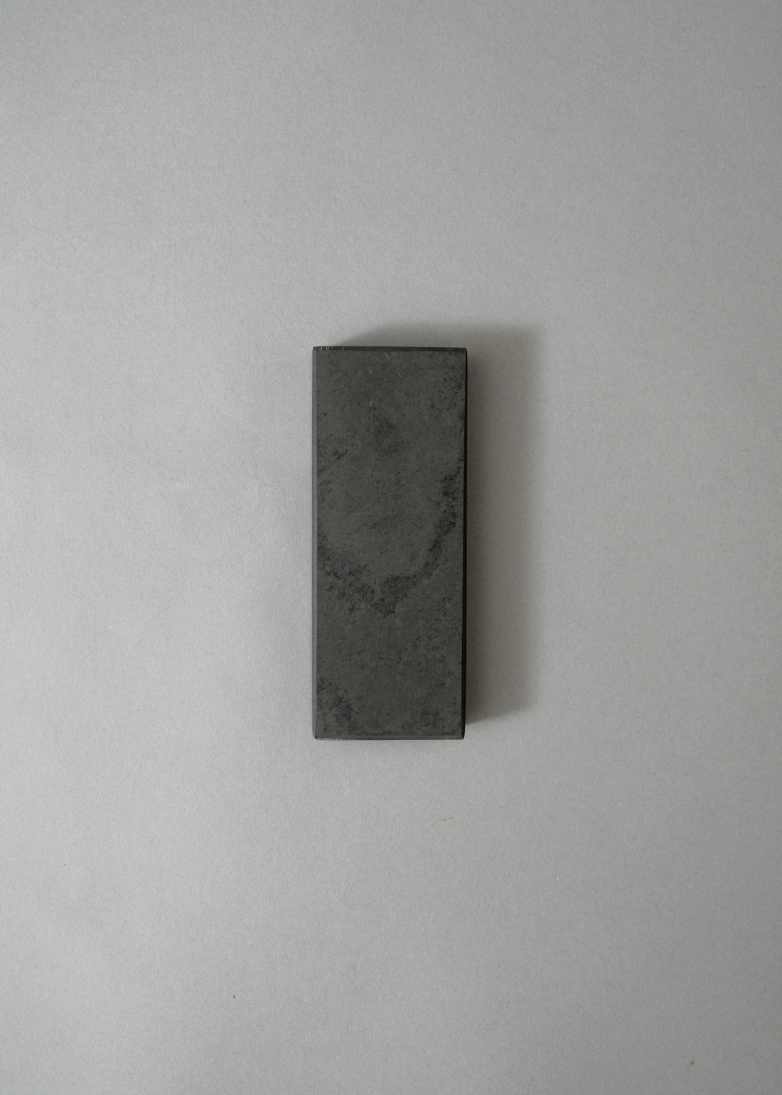 PIERRE A AIGUISER 1000/6000 - PYRENEES ON BLACK SHADOW - 1 STONE x MAGASIN VIVANT!