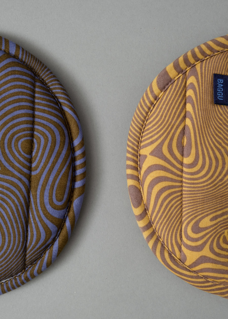 MANIQUES DE CUISINE RONDES - SET DE 2 - TRIPPY SWIRL - BAGGU