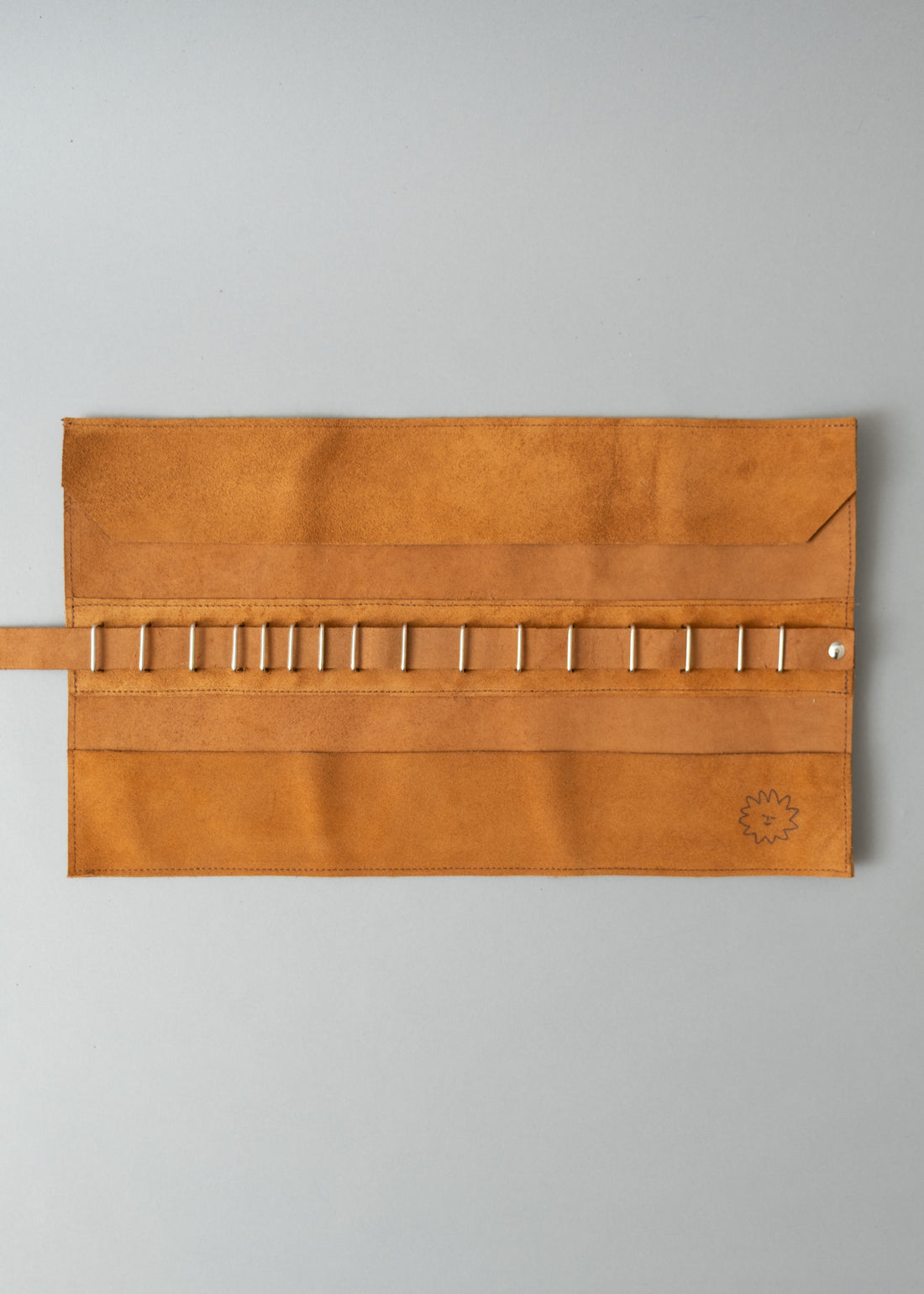 TROUSSE À OUTILS - "TOOL ROLL"-  CROUTE DE CUIR - MAGASIN VIVANT!