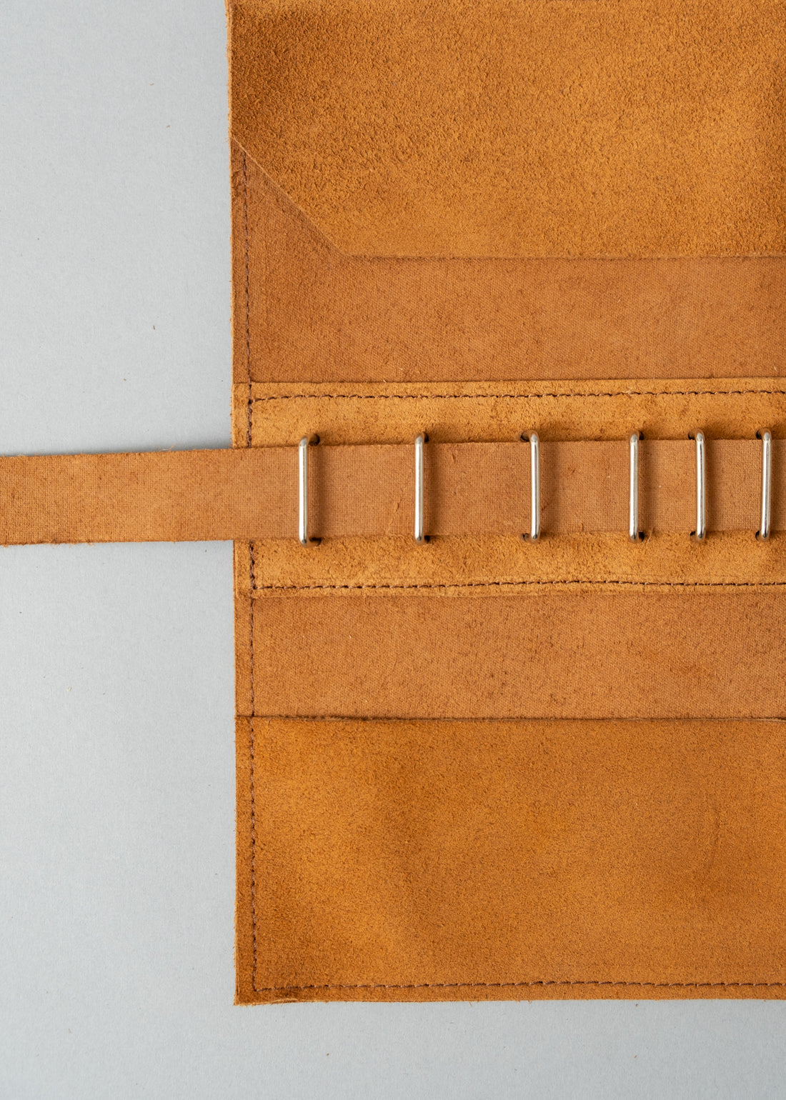 TROUSSE À OUTILS - "TOOL ROLL"-  CROUTE DE CUIR - MAGASIN VIVANT!