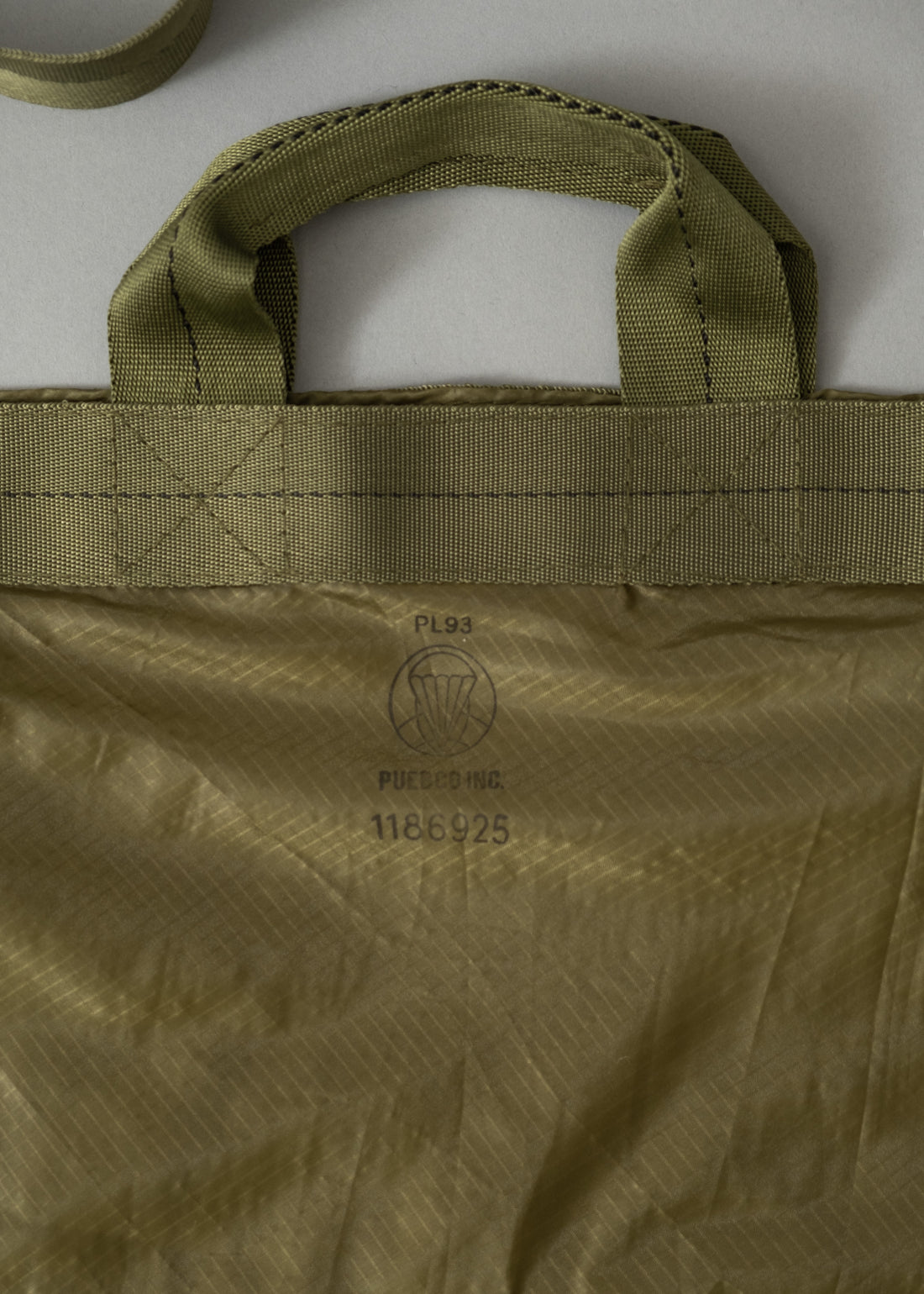 SAC TOTE ULTRA LEGER - TOILE DE PARACHUTE VINTAGE - 2-WAY BAG - OLIVE - PUEBCO